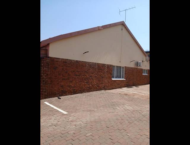 3 BEDROOM TOWNHOUSE FOR SALE IN MOKOPANE CENTRAL